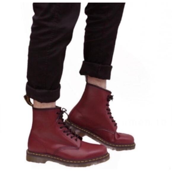 DR MARTENS 11822 Smooth Cherry Red Leather Combat Boots 7 US W - Picture 1 of 10